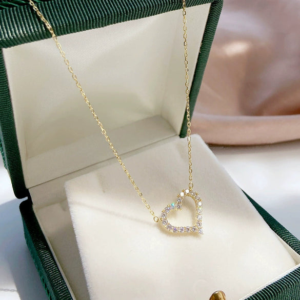 Wholesale Light Luxury Sterling Silver Heartshaped Necklace With Micropaved Zircon And Ochain