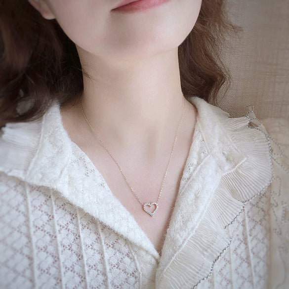 Wholesale Light Luxury Sterling Silver Heartshaped Necklace With Micropaved Zircon And Ochain
