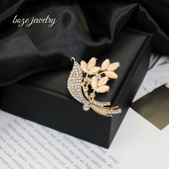 Wholesale Light Luxury Style Alloy Flower Brooch For Women With Electroplating