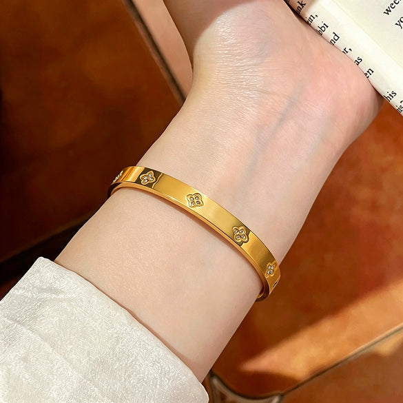 Wholesale Light Luxury Style Diamond Set Four Leaf Clover Titanium Steel Bracelet Jewelry