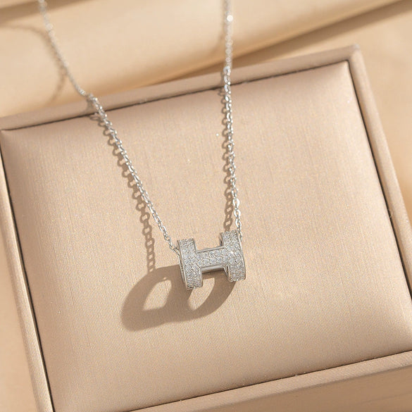 Wholesale Light Luxury Style Geometric Wave Pattern 18K Gold Plated Copper Pendant O Word Chain Necklace For Women