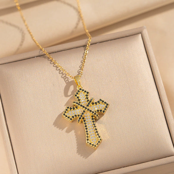 Wholesale Light Luxury Style Geometric Wave Pattern 18K Gold Plated Copper Pendant O Word Chain Necklace For Women