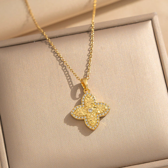 Wholesale Light Luxury Style Geometric Wave Pattern 18K Gold Plated Copper Pendant O Word Chain Necklace For Women