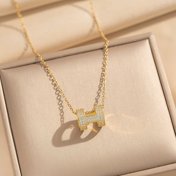 Wholesale Light Luxury Style Geometric Wave Pattern 18K Gold Plated Copper Pendant O Word Chain Necklace For Women