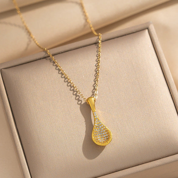Wholesale Light Luxury Style Geometric Wave Pattern 18K Gold Plated Copper Pendant O Word Chain Necklace For Women