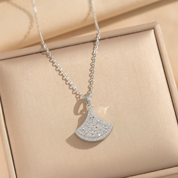 Wholesale Light Luxury Style Geometric Wave Pattern 18K Gold Plated Copper Pendant O Word Chain Necklace For Women