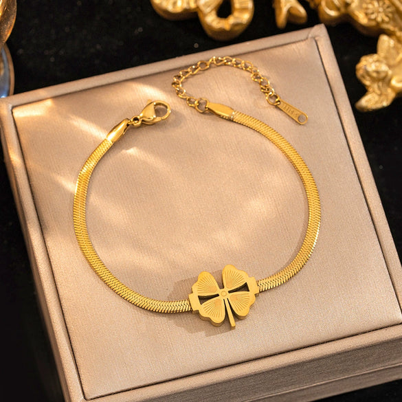Wholesale Light Luxury Titanium Steel Fourleaf Clover Women's Bracelet With Love Marking Pendant And Electroplating Design