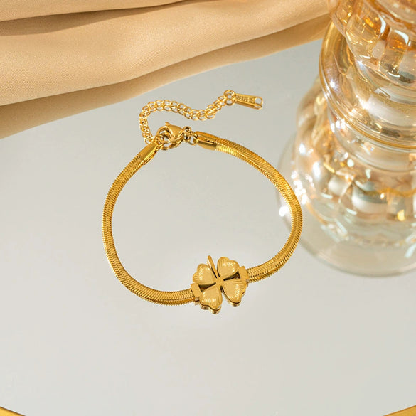 Wholesale Light Luxury Titanium Steel Fourleaf Clover Women's Bracelet With Love Marking Pendant And Electroplating Design
