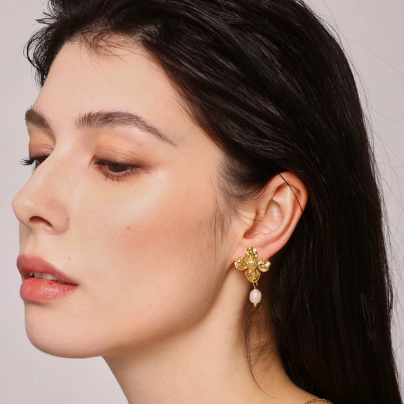 Wholesale Light Luxury 316L Stainless Steel Freshwater Pearl Flower Earrings With Pleated Petal Tassel And Geometric Design