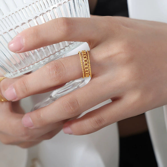 Wholesale Light Luxury White Sea Shell Open Ring For Women Titanium Steel With 18K Gold Non Fading Electroplating Geometric Design