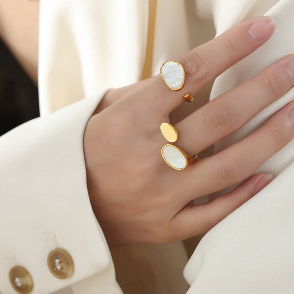 Wholesale Light Luxury White Sea Shell Open Ring For Women Titanium Steel With 18K Gold Non Fading Electroplating Geometric Design