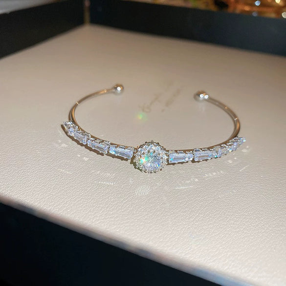 Wholesale Light Luxury Women's Copper Zircon Horseshoe Buckle Geometric Bracelet 18K Real Gold Electroplated