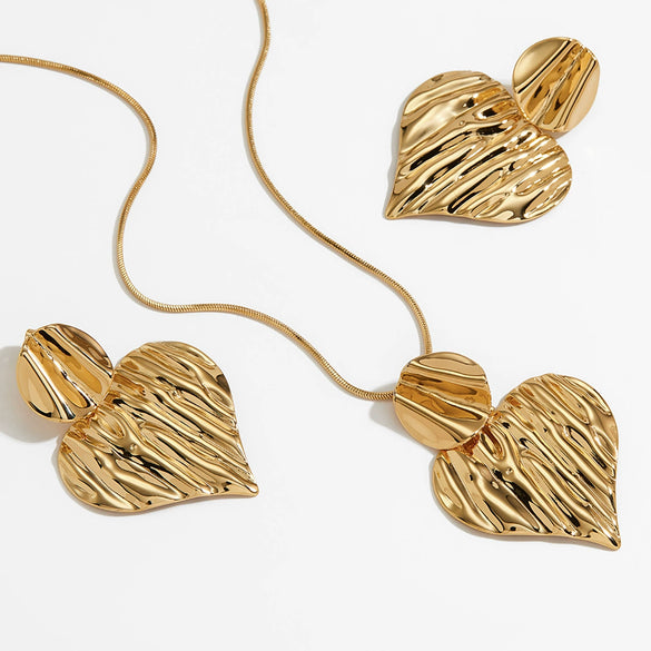 Wholesale Love Heart Shaped Exaggerated Irregular Pleated Stainless Steel Earrings And Necklace Jewelry Suit With Gold And Silver Color Matching And Electroplating Treatment