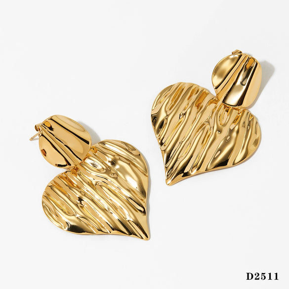 Wholesale Love Heart Shaped Exaggerated Irregular Pleated Stainless Steel Earrings And Necklace Jewelry Suit With Gold And Silver Color Matching And Electroplating Treatment
