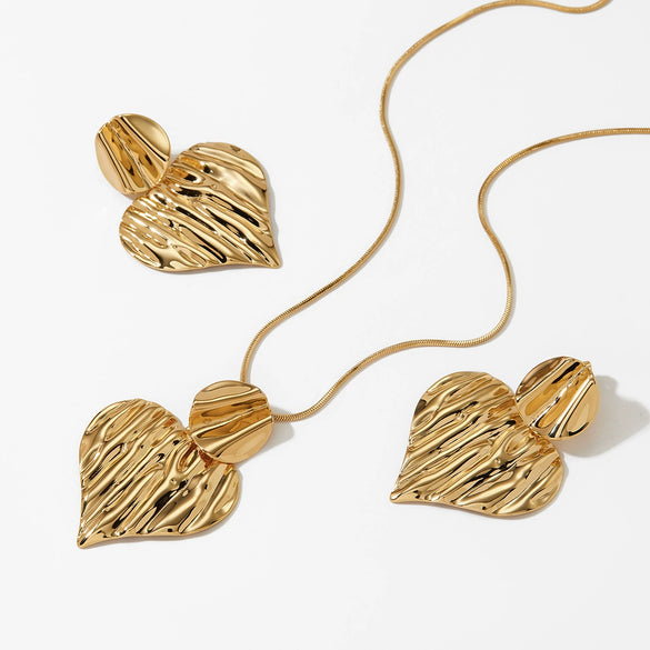 Wholesale Love Heart Shaped Exaggerated Irregular Pleated Stainless Steel Earrings And Necklace Jewelry Suit With Gold And Silver Color Matching And Electroplating Treatment