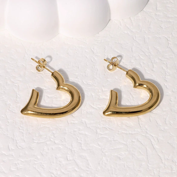 Wholesale Loveshaped Stainless Steel Stud Earrings For Women With Electroplating In Simple Fashion