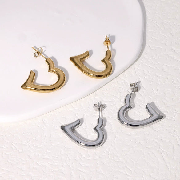 Wholesale Loveshaped Stainless Steel Stud Earrings For Women With Electroplating In Simple Fashion