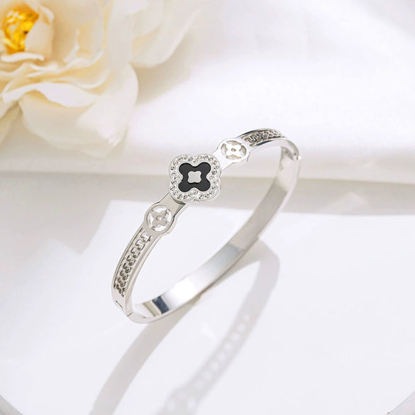 Wholesale Luxury Four Leaf Clover Titanium Steel Women's Fashion Bracelet 18K Gold Plated With Polish Finish