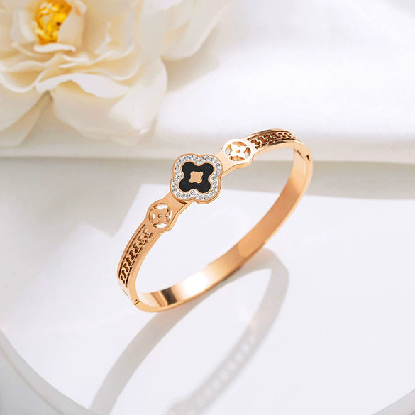 Wholesale Luxury Four Leaf Clover Titanium Steel Women's Fashion Bracelet 18K Gold Plated With Polish Finish