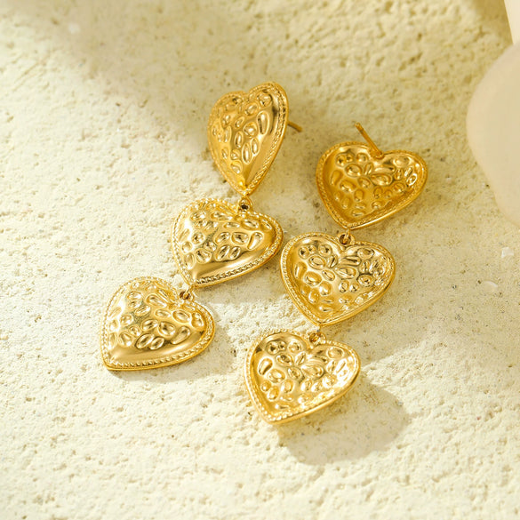 Wholesale Luxury Highend Sense Vintage Earrings Stainless Steel 18K Electroplated Love Hammer Pattern Tassel Peach Heart Design For Women