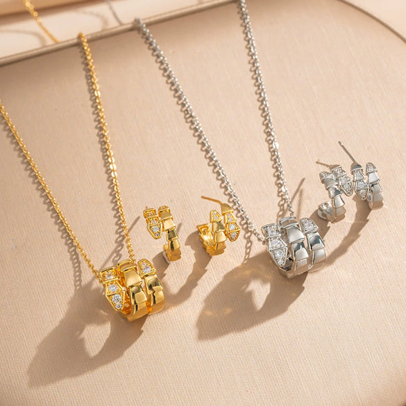 Wholesale Luxury 18K Gold Plated Snake Shape Diamond O Word Chain Necklace And Earrings Set For Women Made Of Environmentally Friendly Copper