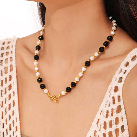 Wholesale Luxury Style Black Agate And White Shell Beaded 316L Stainless Steel Clavicle Chain Necklace With Geometric Pattern And Electroplating