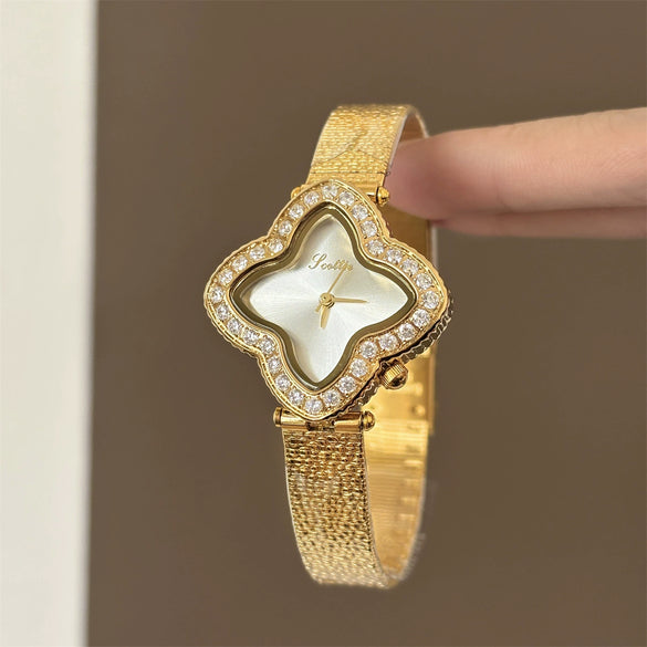 Wholesale Luxury Women's Fourleaf Clover Motherofpearl Watch With Alloy Case And Metal Strap
