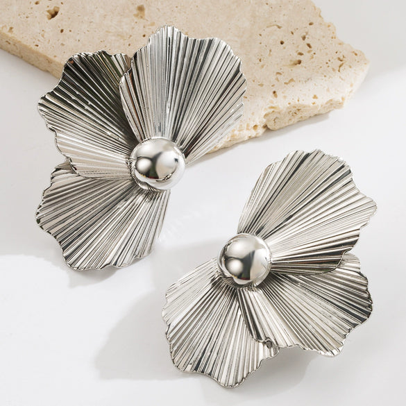Wholesale Metal Alloy Flower Earrings Retro Palace Style Electroplating For Women
