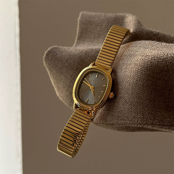 Wholesale Metal Band Quartz Women's Watch With Oval Dial And Medieval Style