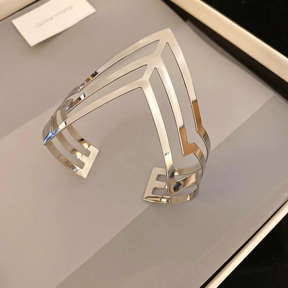 Wholesale Metal Bracelet With Geometric Style Electroplated For High End Feel Wide Edge Personality Exquisite Light Luxury Temperament