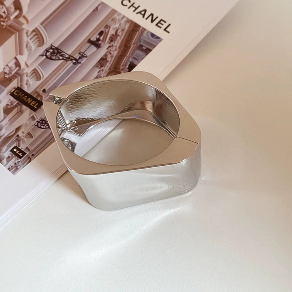Wholesale Metal Bracelet With Geometric Style Electroplated For High End Feel Wide Edge Personality Exquisite Light Luxury Temperament