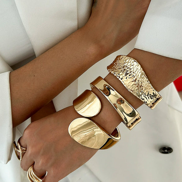 Wholesale Metal Exaggerated Leaf Spring Bracelet With Electroplating Treatment