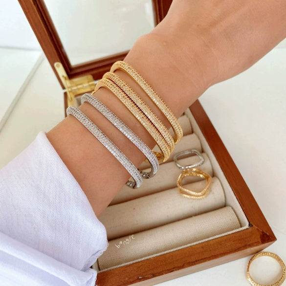 Wholesale Metal Fashion Geometric Hollow Starshaped Electroplated Diamond Bracelet For Women
