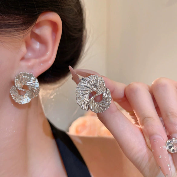 Wholesale Metal Geometric Exaggerated Stylish Electroplated Women's Earrings