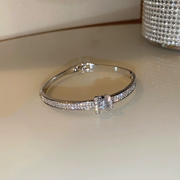 Wholesale Metal Geometric Inlaid Zircon Bracelet Light Luxury Jewelry