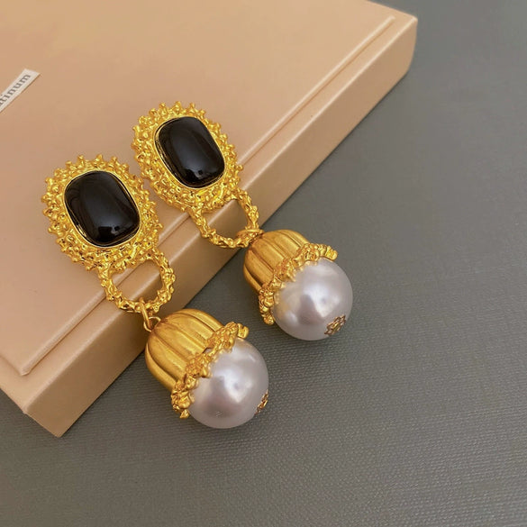 Wholesale Metal Retro Flower Design Diamond Pearl Earrings For Women