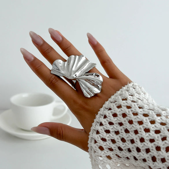 Wholesale Metal Retro Leaf Shaped Exaggerated 3D Ring With Electroplating For Women