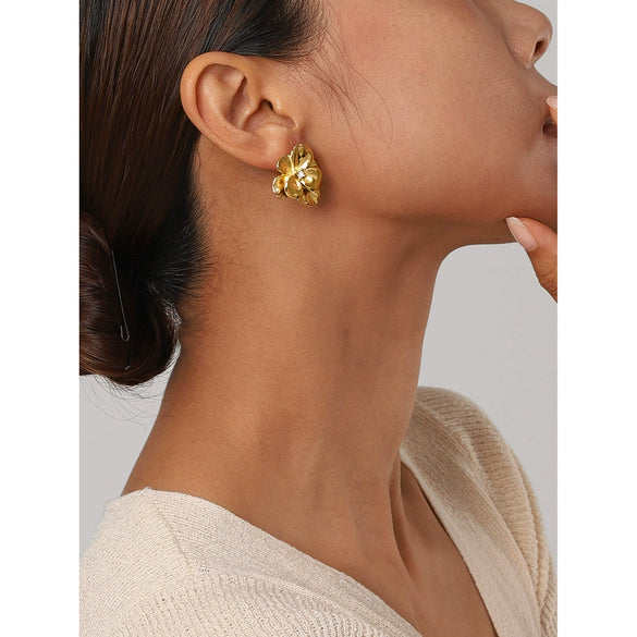 Wholesale Metal Titanium Steel Flower Earrings With French Niche Design Sense And Electroplating Process For Women