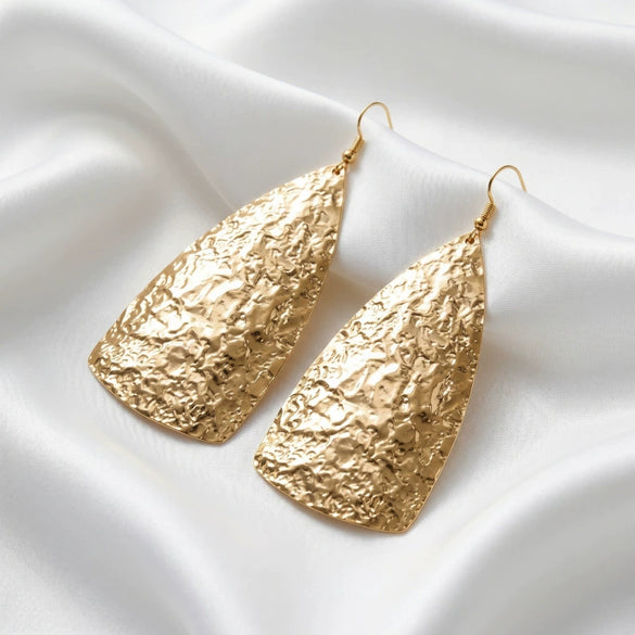 Wholesale Metallic Electroplated Pleated Oval Geometric Alloy Earrings For Women And Unisex Fashion Jewelry