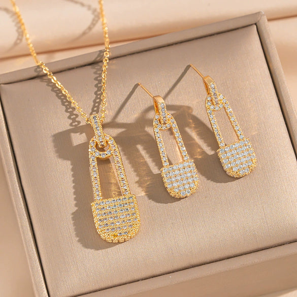 Wholesale Micropaved Zircon Accessories Set Light Luxury Geometric Style Copper O Word Chain Necklace And Earrings For Women And Unisex Vacuum Furnace Electroplated 18K