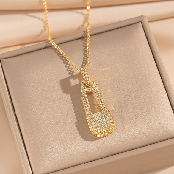 Wholesale Micropaved Zircon Accessories Set Light Luxury Geometric Style Copper O Word Chain Necklace And Earrings For Women And Unisex Vacuum Furnace Electroplated 18K