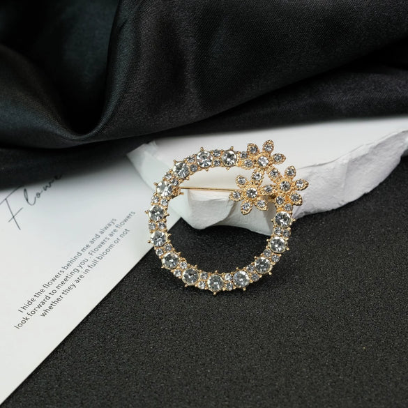 Wholesale Minimalist Flower Pattern Zinc Alloy Electroplated Women's Brooch For Clothes Fixing