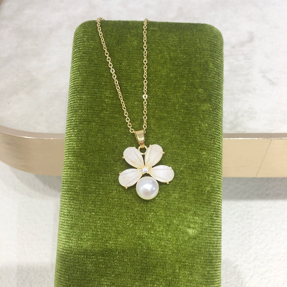 Wholesale Minimalist Freshwater Pearl And Acrylic Flower Pendant Necklace With Copper Accessory