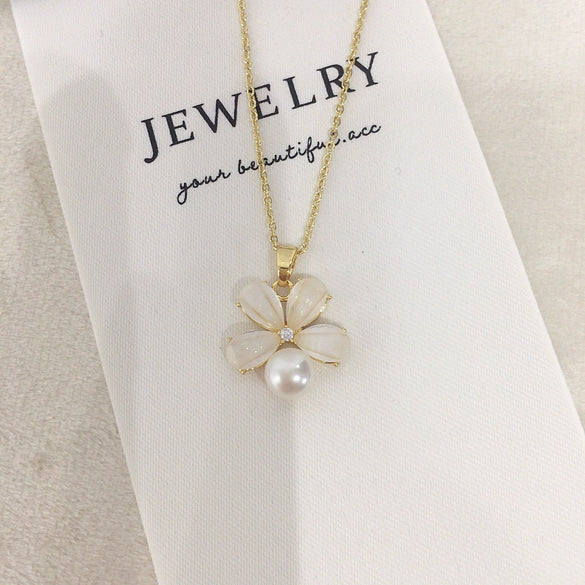 Wholesale Minimalist Freshwater Pearl And Acrylic Flower Pendant Necklace With Copper Accessory