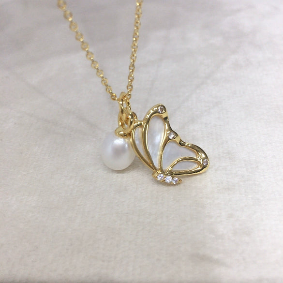 Wholesale Minimalist Freshwater Pearl And Seashells Butterfly Pendant Necklace With Rice And Droplet Shape Pearls And Copper Accessories