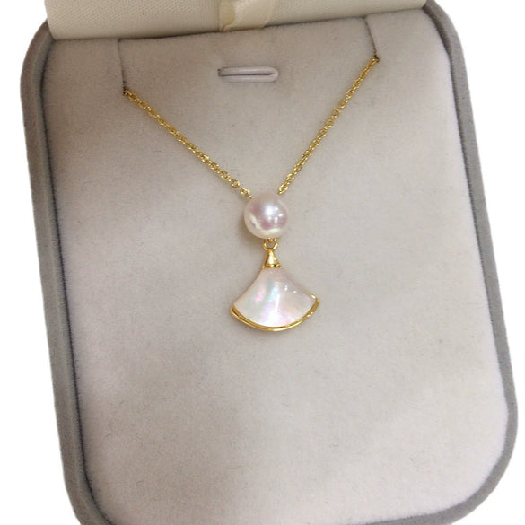 Wholesale Minimalist Freshwater Pearl Pendant Necklace With Copper Accessories And Seashell Motherofpearl Flat Round And Bun Round Pearl Shapes