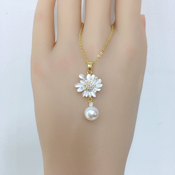 Wholesale Minimalist Freshwater Pearl Pendant Necklace With Copper Flat Round And Bun Round Pearls Sunflower Design