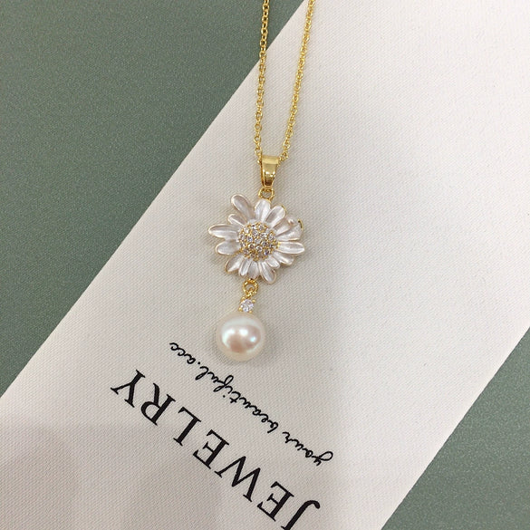 Wholesale Minimalist Freshwater Pearl Pendant Necklace With Copper Flat Round And Bun Round Pearls Sunflower Design
