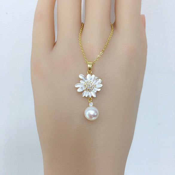 Wholesale Minimalist Freshwater Pearl Pendant Necklace With Copper Flat Round And Bun Round Pearls Sunflower Design