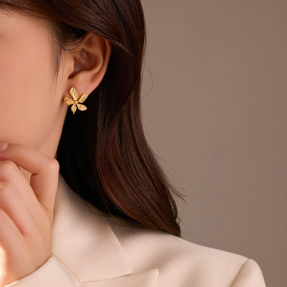 Wholesale Minimalist Small Flower Stainless Steel And 18K Gold Electroplated Earrings For Women